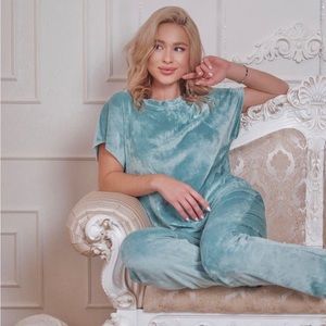 New with a tag🔥 Soft velour PJs Set! Includes: top, pants, shorts, headband.